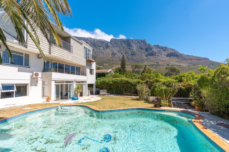 6 Bedroom Property for Sale in Vredehoek Western Cape